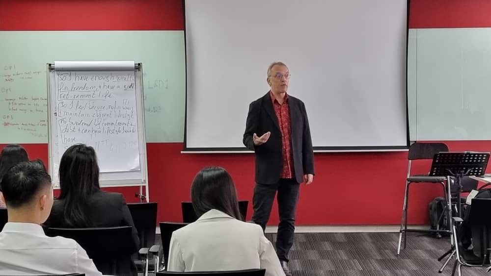 Andreas Dorn leading a live corporate training session