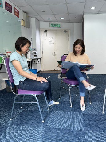 A practice round during a CRAFTing Conversations training